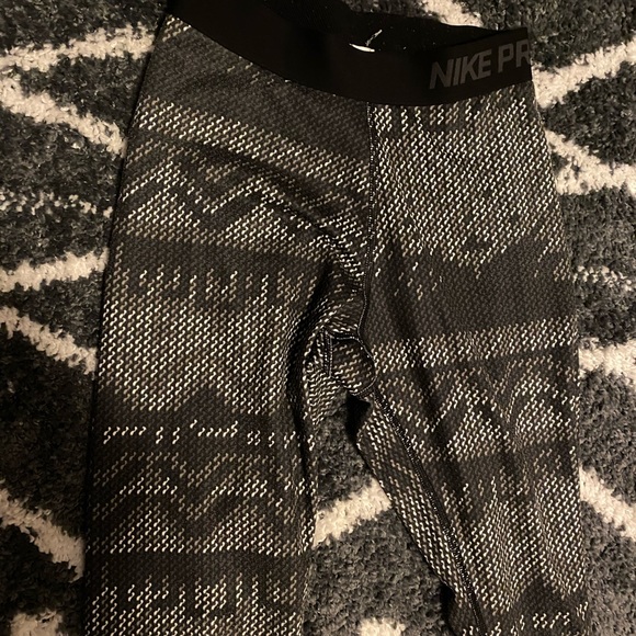 NIKE DRIFIT PRINT LEGGINGS - Picture 4 of 5
